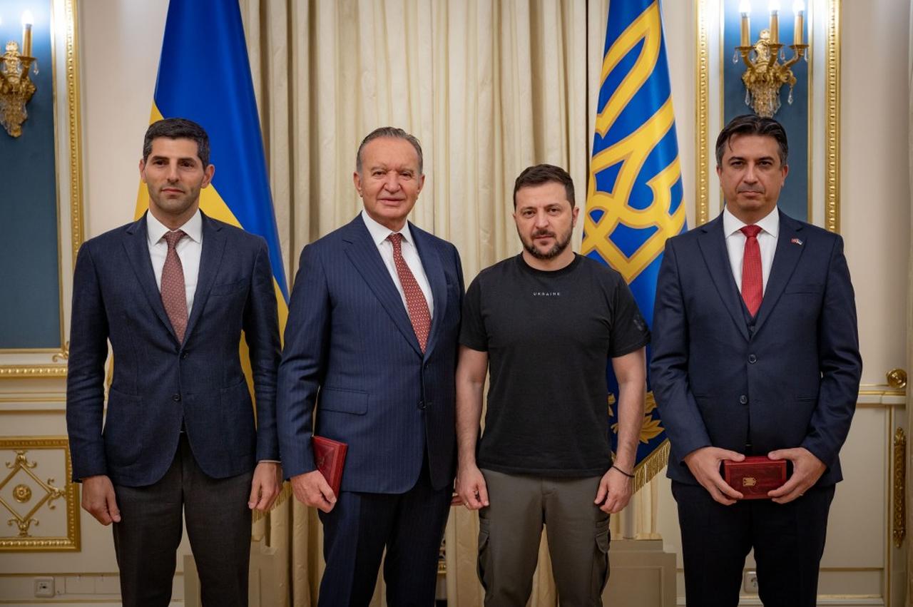 President of Ukraine Volodymyr Zelenskyy poses with Onur Group Chairman Onur Cetinceviz (2nd L), Ukraine General Manager Emre Karaahmetoglu (L), and Ambassador of the Republic of Turkiye to Ukraine Yagmur Ahmet Guldere (R) during a meeting in Kiev, Ukraine, on October 4, 2023. (Photo via president.gov.ua)