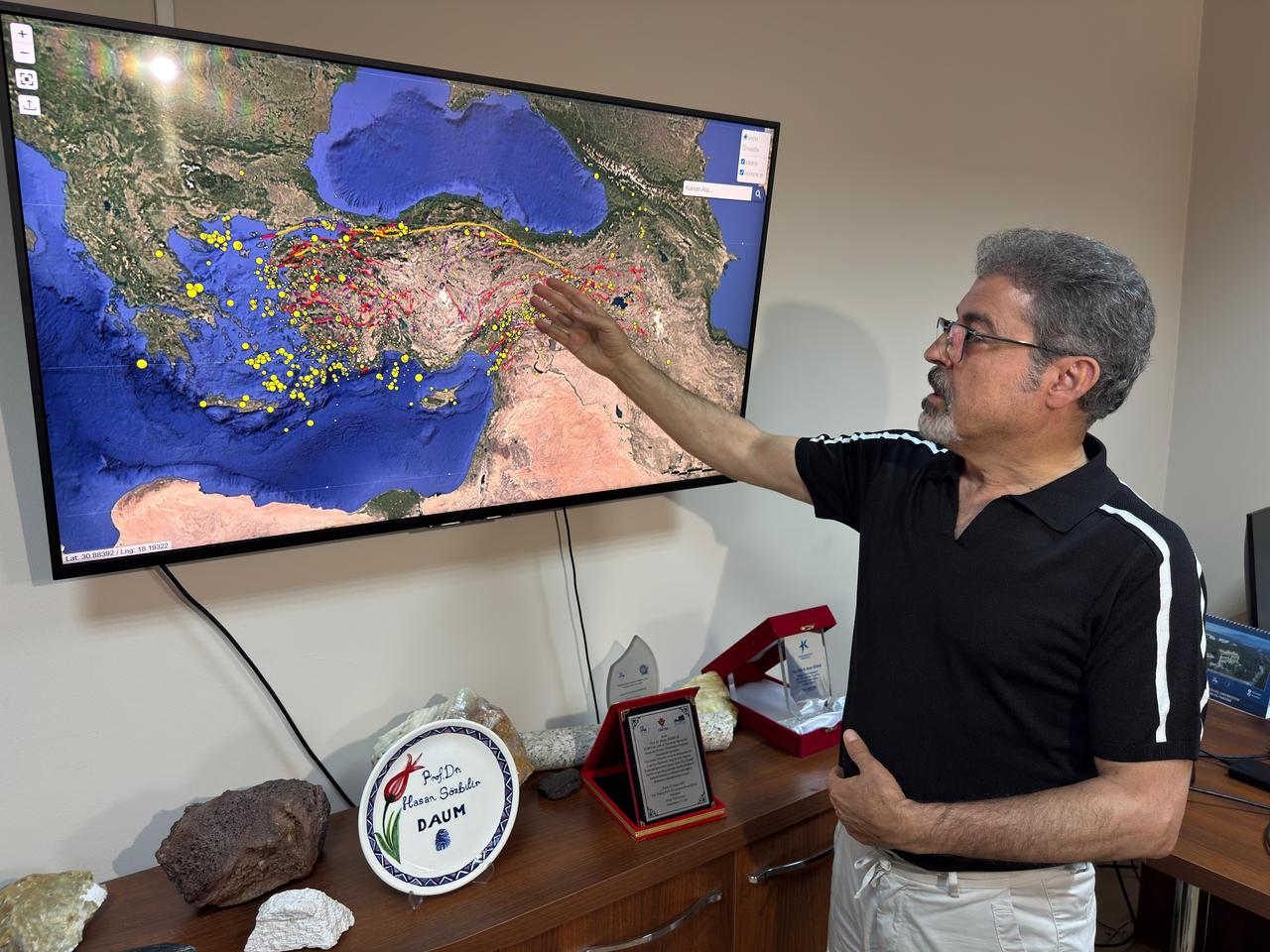 Professor Hasan Sozbilir, Director of the Earthquake Research and Application Center at Dokuz Eylul University (DEU), announced that 30 faults in Türkiye have been identified as having  reached the time to produce an earthquake,  June 13, 2025. (AA Photo)