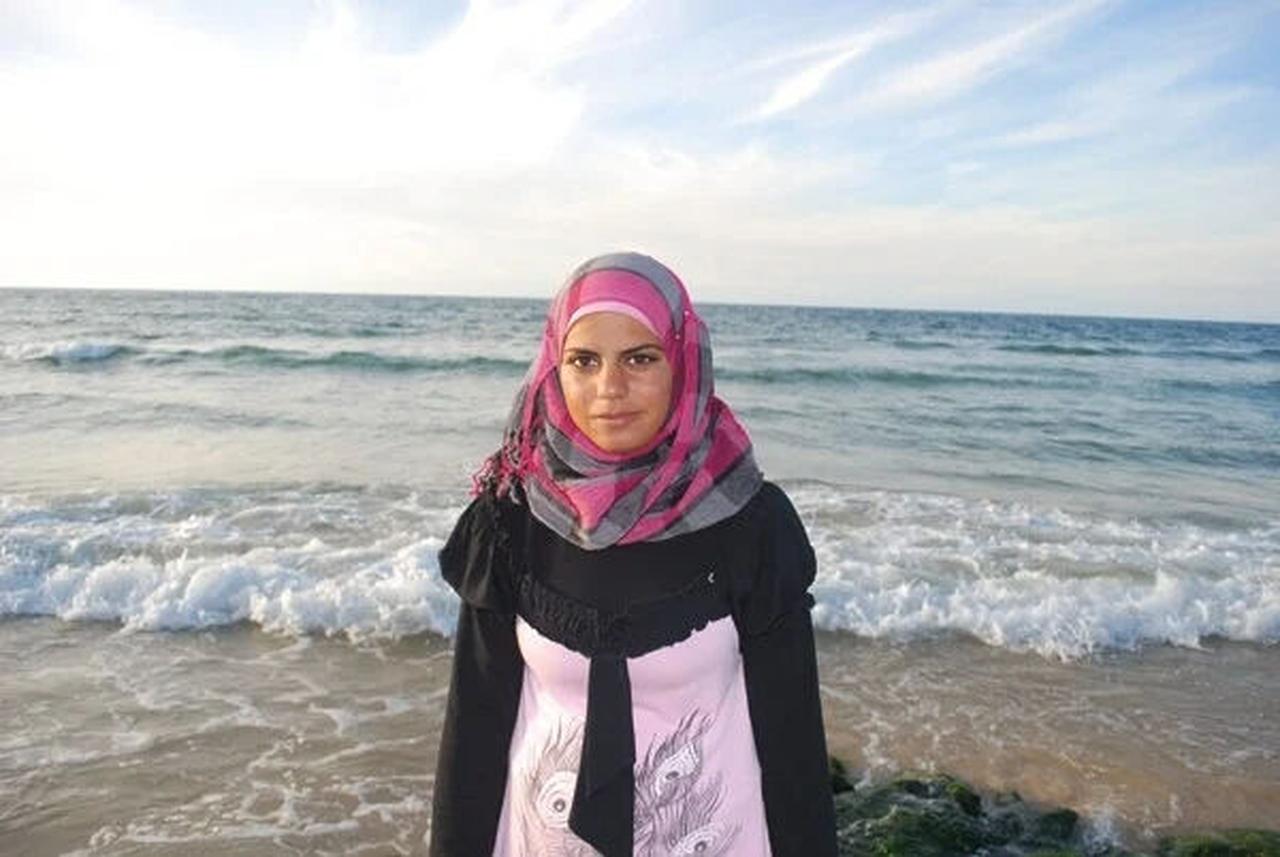 Gaza fisherwoman Madleen Kulab stands by the Mediterranean Sea, the waters she once navigated before Israel's blockade restricted access, Palestine, accessed Jun. 13, 2025. (Photo via Türkiye Daily)