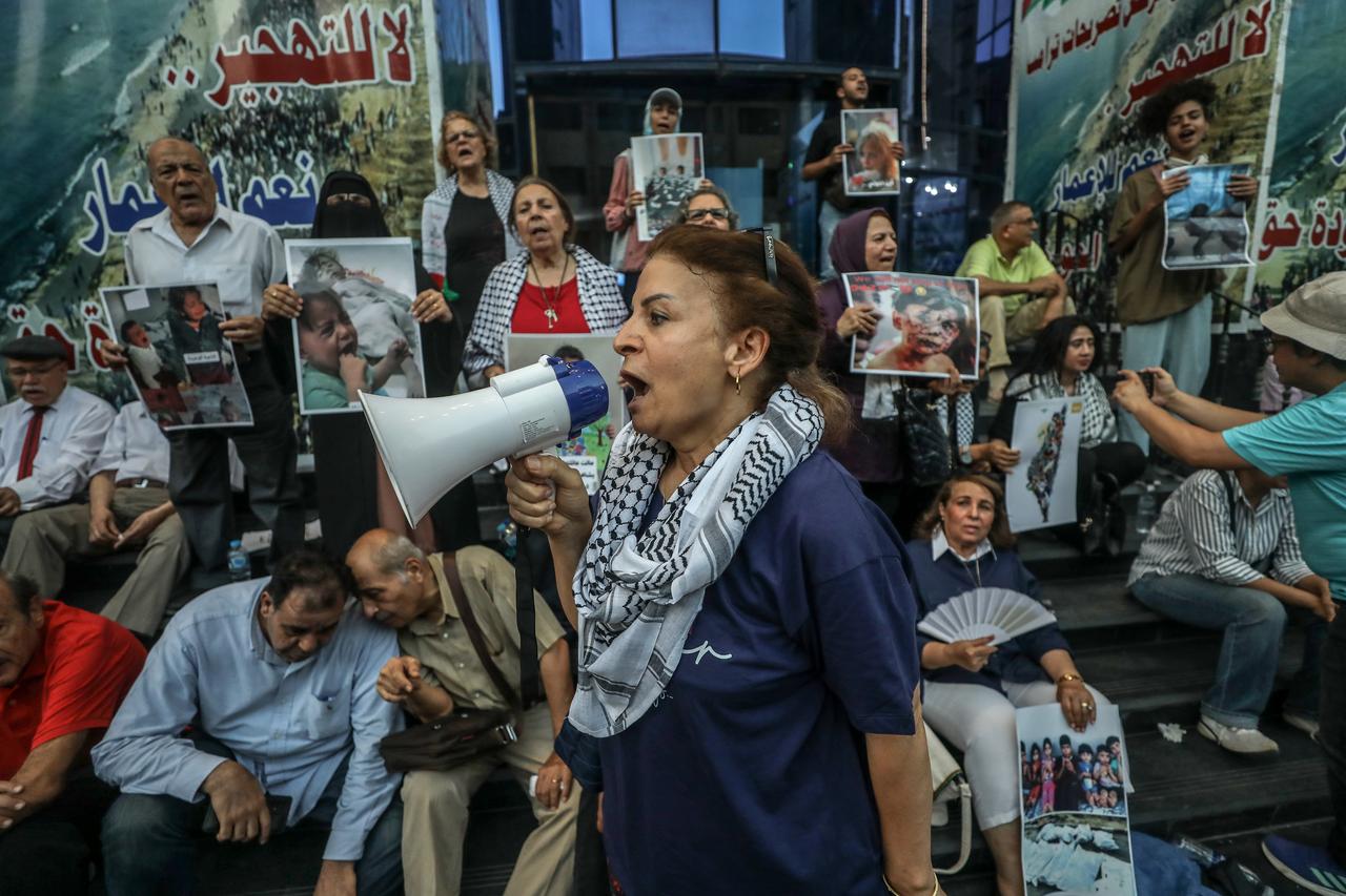 A large group of people demonstrate in support of the global marches on Gaza, gathering in front of the Egyptian Journalists Syndicate in Cairo, Egypt on June 12, 2025. (AA Photo)