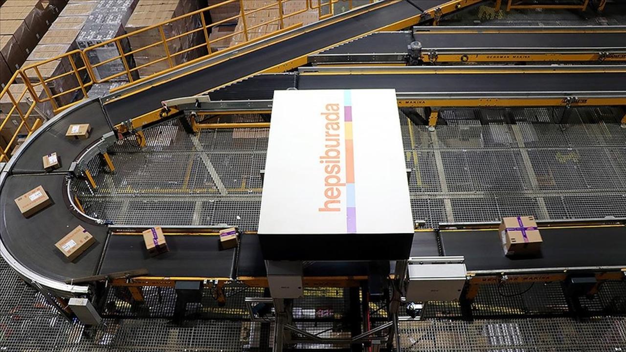 A glimpse inside Hepsiburada's logistics center in Kocaeli, Türkiye. (AA Photo)