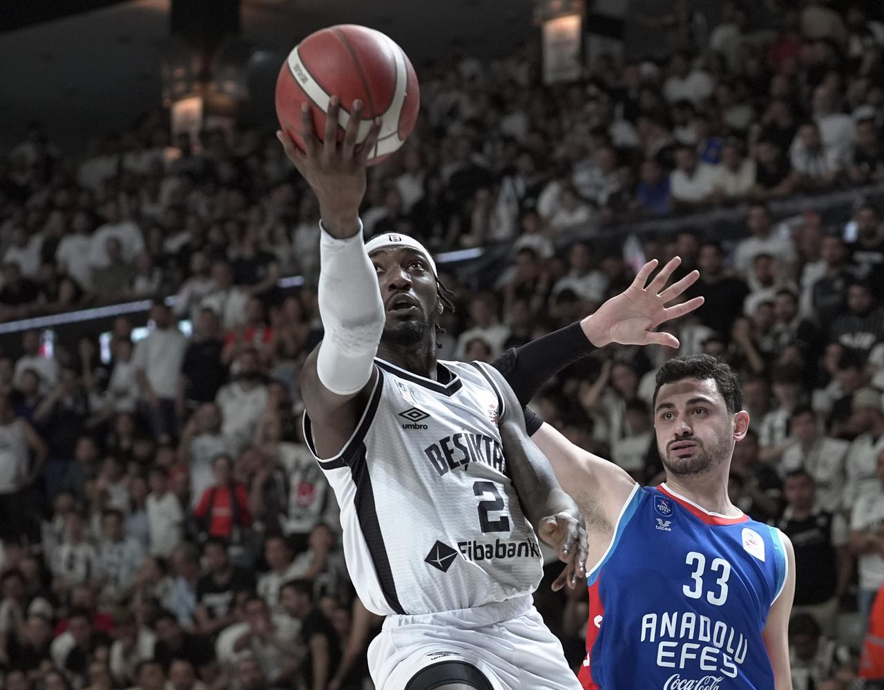 Besiktas Fibabanka’s Jonah Mathews (2) and Anadolu Efes’s Erkan Yilmaz (33) battle for the ball during the decisive Game 5 of the Turkish Basketball Super League playoff semifinals at BJK Fibabanka Sports Complex, Istanbul, Türkiye, June 14, 2025. (AA Photo)