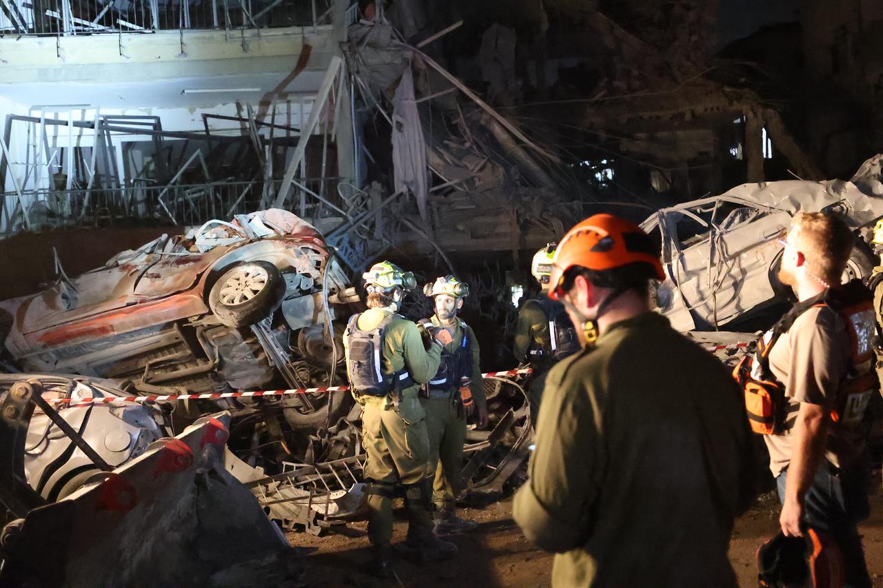 Israeli army, dispatched to the area, evacuate residents from damaged buildings following Iran's retaliatory missile strikes against Israel, which destroyed numerous buildings and many damaged vehicles at the Ramat Gan area in Tel Aviv, Israel on June 14, 2025. (AA Photo)