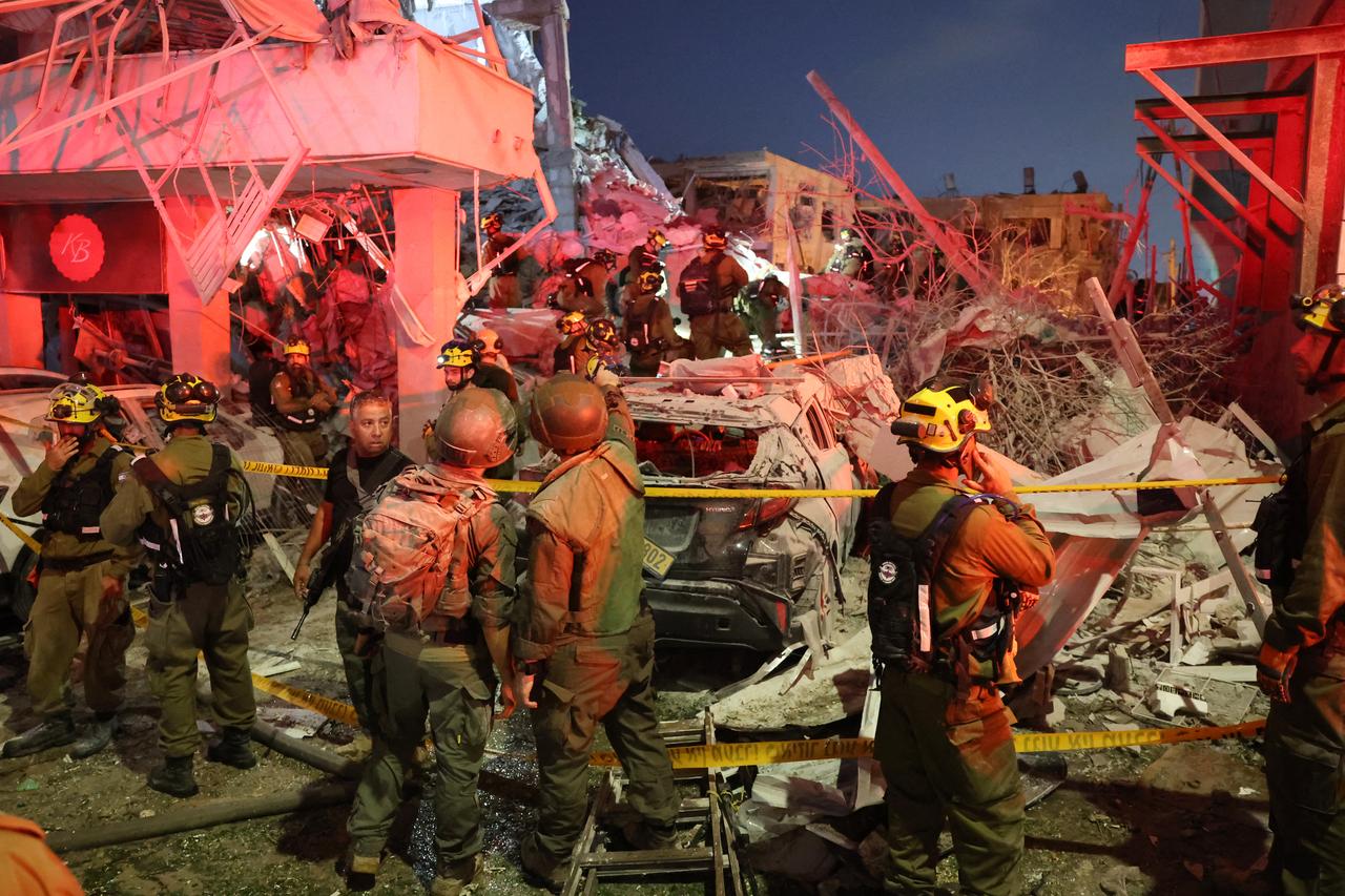 Responders work amid building rubble following a strike by an Iranian missile in the Israeli city of Bat Yam, south of Tel Aviv, early on June 15, 2025. (AFP Photo)