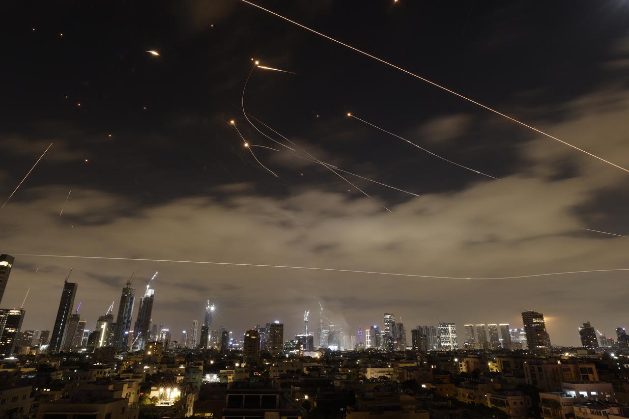 Israeli air defence systems are activated to intercept Iranian missiles over the Israeli city of Tel Aviv amid a fresh barrage of Iranian rockets on June 16, 2025. The Israeli military said early on June 16 that it was striking surface-to-surface missile sites in Iran, its latest move in three days of escalating conflict between the rival states.  The IDF is currently striking surface-to-surface missile sites in central Iran,  Israel Defense Forces (IDF) spokesman Nadav Shoshani wrote on X.  We are operating against this threat in our skies and in Iranian skies.  (Photo by Jalaa MAREY / AFP)