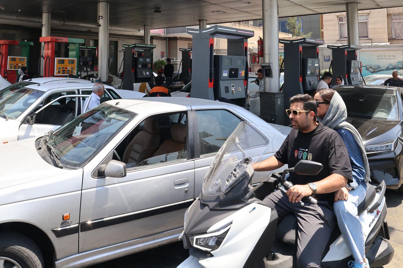 Motorists queue at a petrol station in Tehran on June 15, 2025. (AFP Photo)