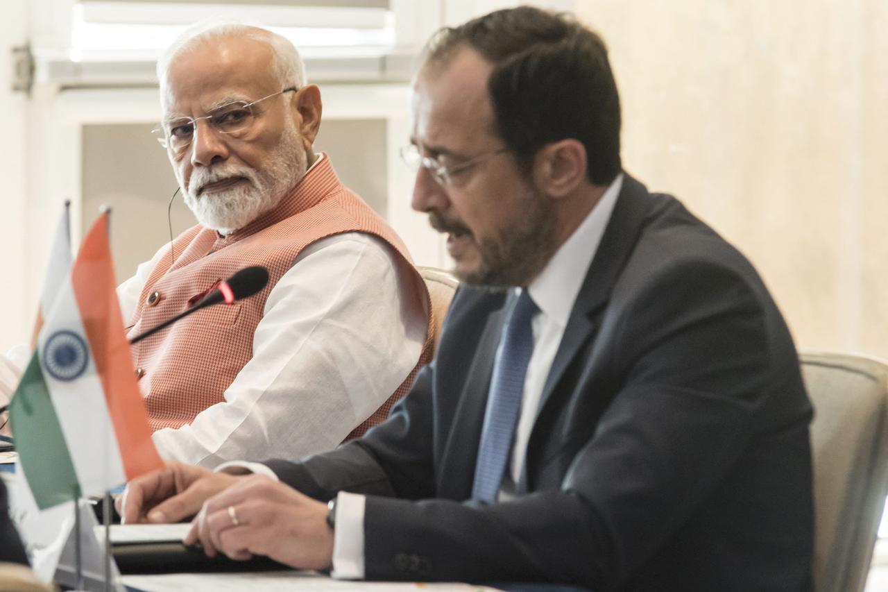 Indias Prime Minister Narendra Modi and Greek Cypriot leader Nikos Christodoulides (R) speak during a business forum in Limassol on June 15, 2025. (AFP Photo)