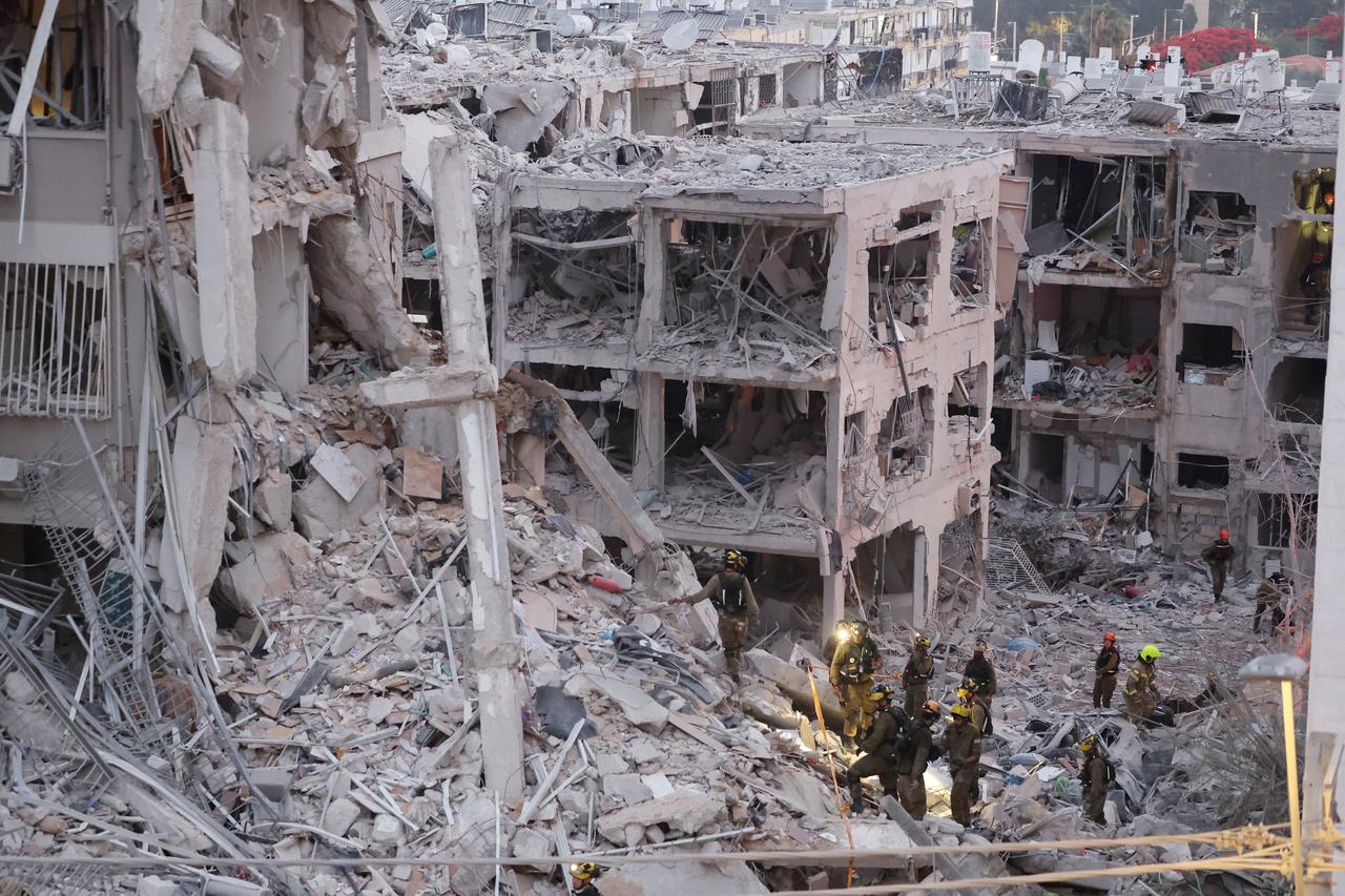 Responders work amid building rubble following a strike by an Iranian missile in the Israeli city of Bat Yam, south of Tel Aviv, early on June 15, 2025. (AFP Photo)