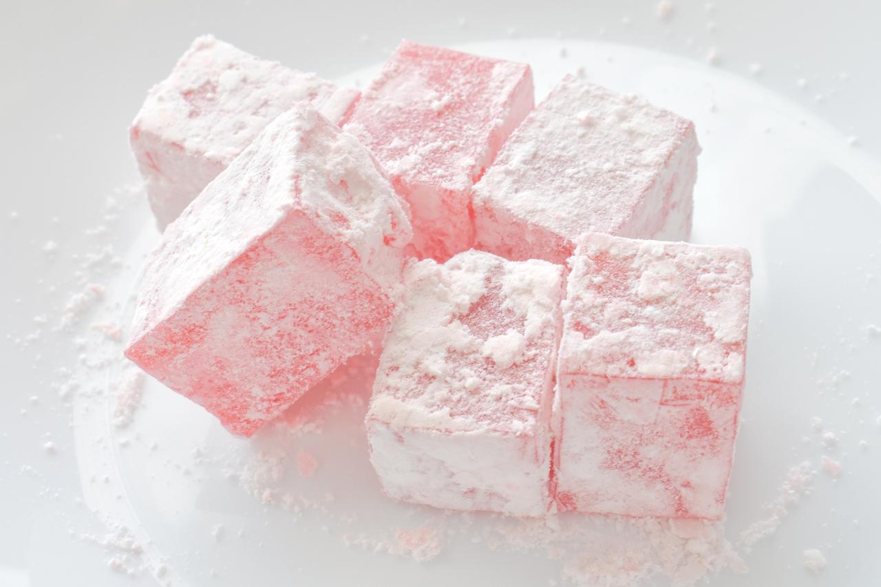 Traditional turkish delight with rose flavor. (Adobe Stock Photo)