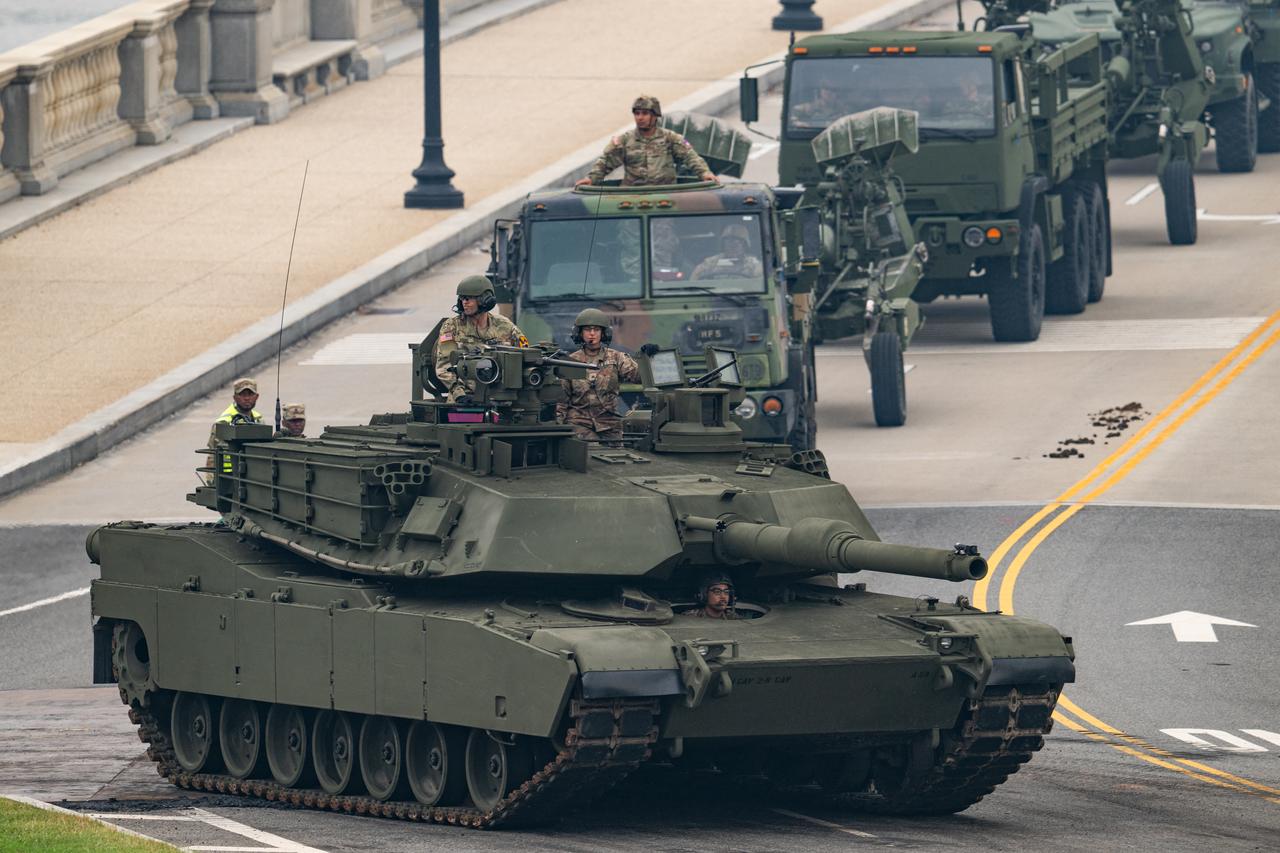 Members of the US Army drive a M1 Abrams tank across the Memorial Bridge during the Army 250th Anniversary Parade in Washington, DC, on June 14, 2025. (AFP Photo)