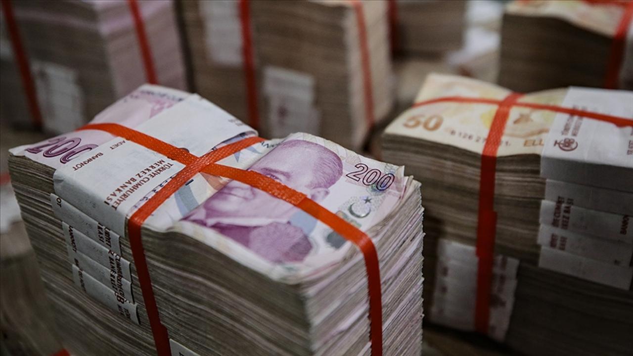 File photo shows bundles of Turkish lira banknotes stacked with red bands, accessed on June 16, 2025. (AA Photo)