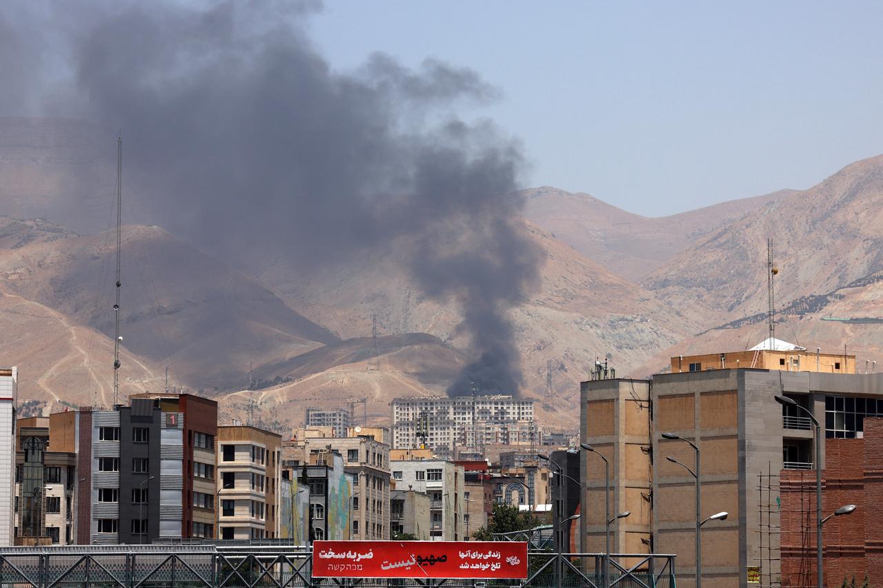 Smoke billows for the second day from the Shahran oil depot, northwest of Tehran, on June 16, 2025. (AFP Photo)