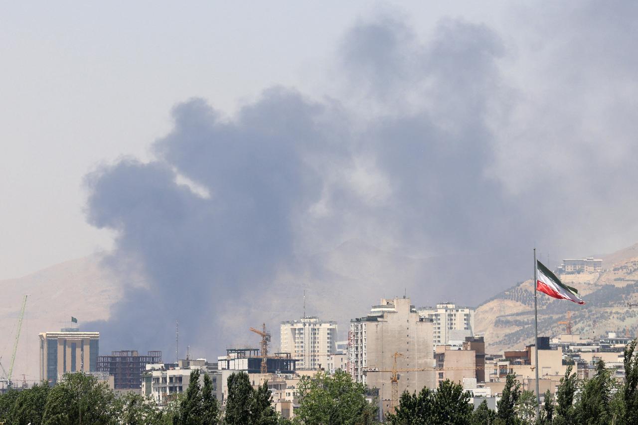 Smoke billows for the second day from the Shahran oil depot, northwest of Tehran, on June 16, 2025. (AFP Photo)