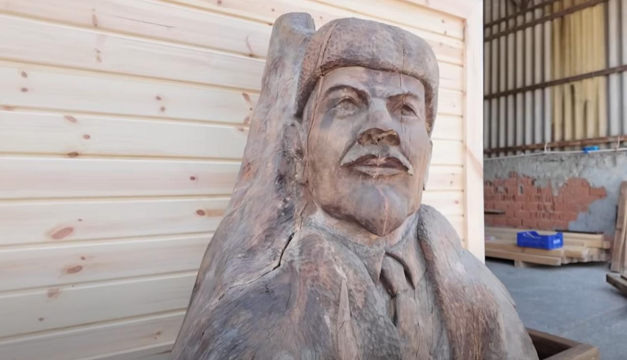 Current view of the lost Lenin statue found on the Black Sea coast in Akcakoca, Duzce, Türkiye, June 16, 2025. (Photo via T24)