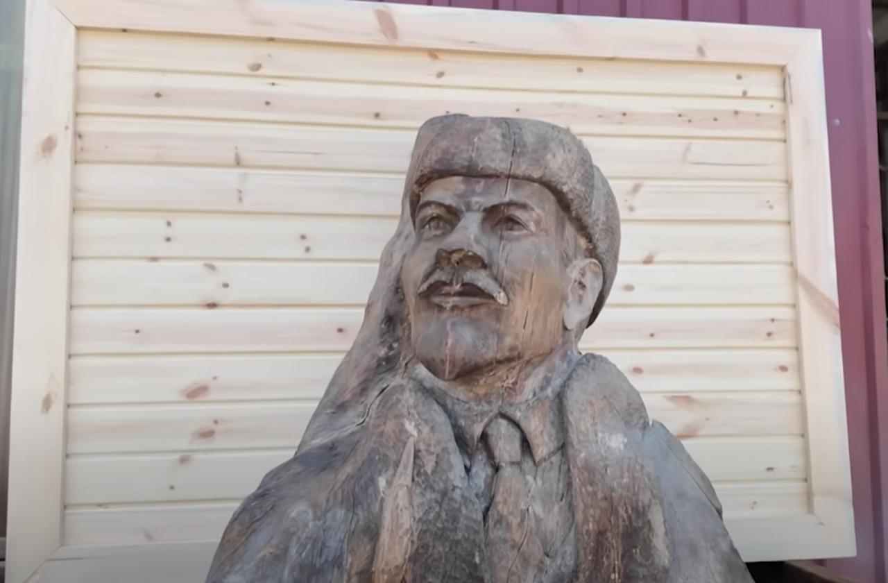 Current view of the lost Lenin statue found on the Black Sea coast in Akcakoca, Duzce, Türkiye, June 16, 2025. (Photo via T24)