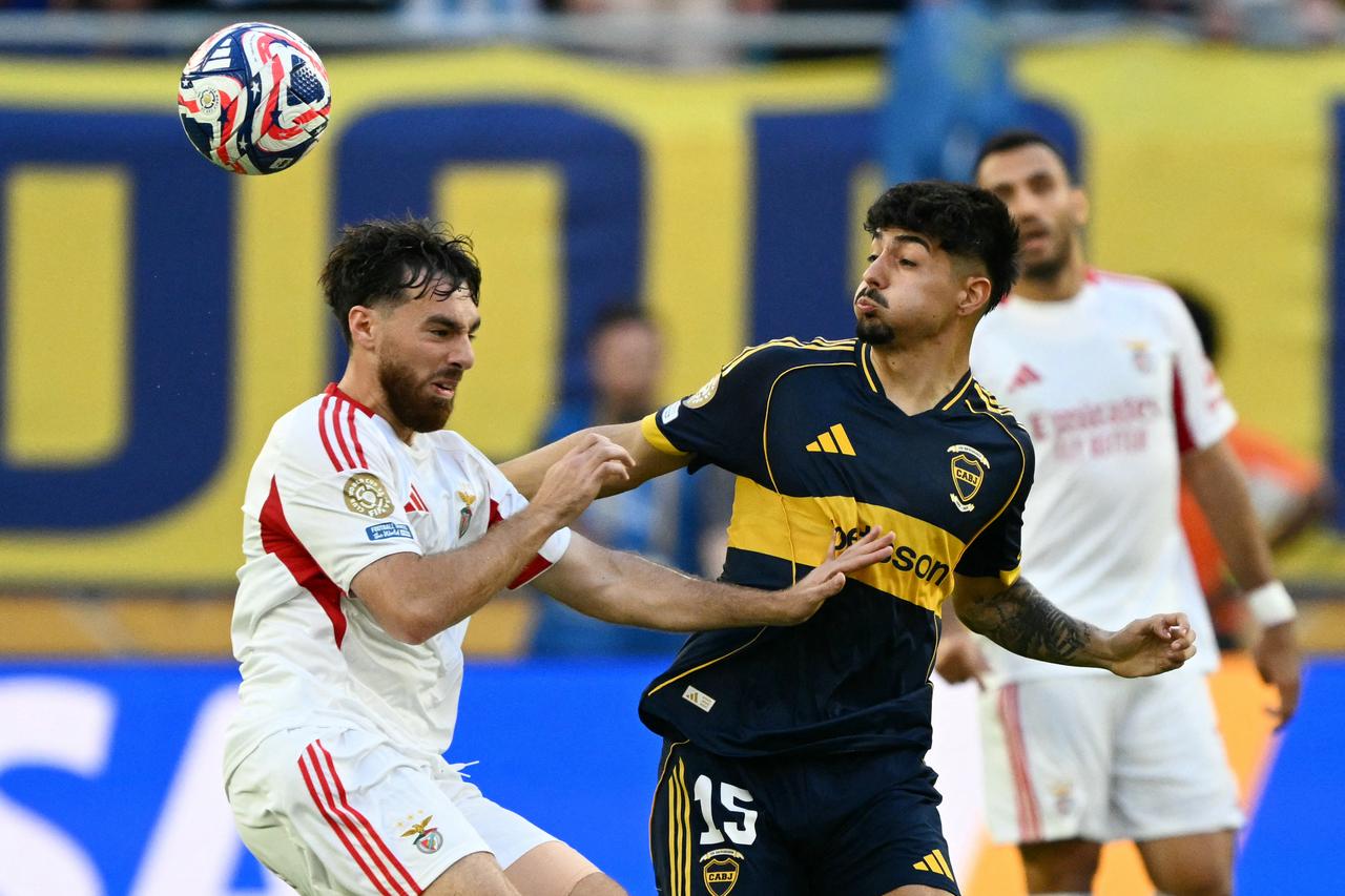 Benficas Turkish midfielder #10 Orkun Kokcu and Boca Juniors Chilean midfielder #15 Williams Alarcon fight for the ball during the FIFA Club World Cup 2025 Group C football match between Argentinas Boca Juniors and Portugals Benfica at the Hard Rock stadium in Miami on June 16, 2025. (AFP Photo)