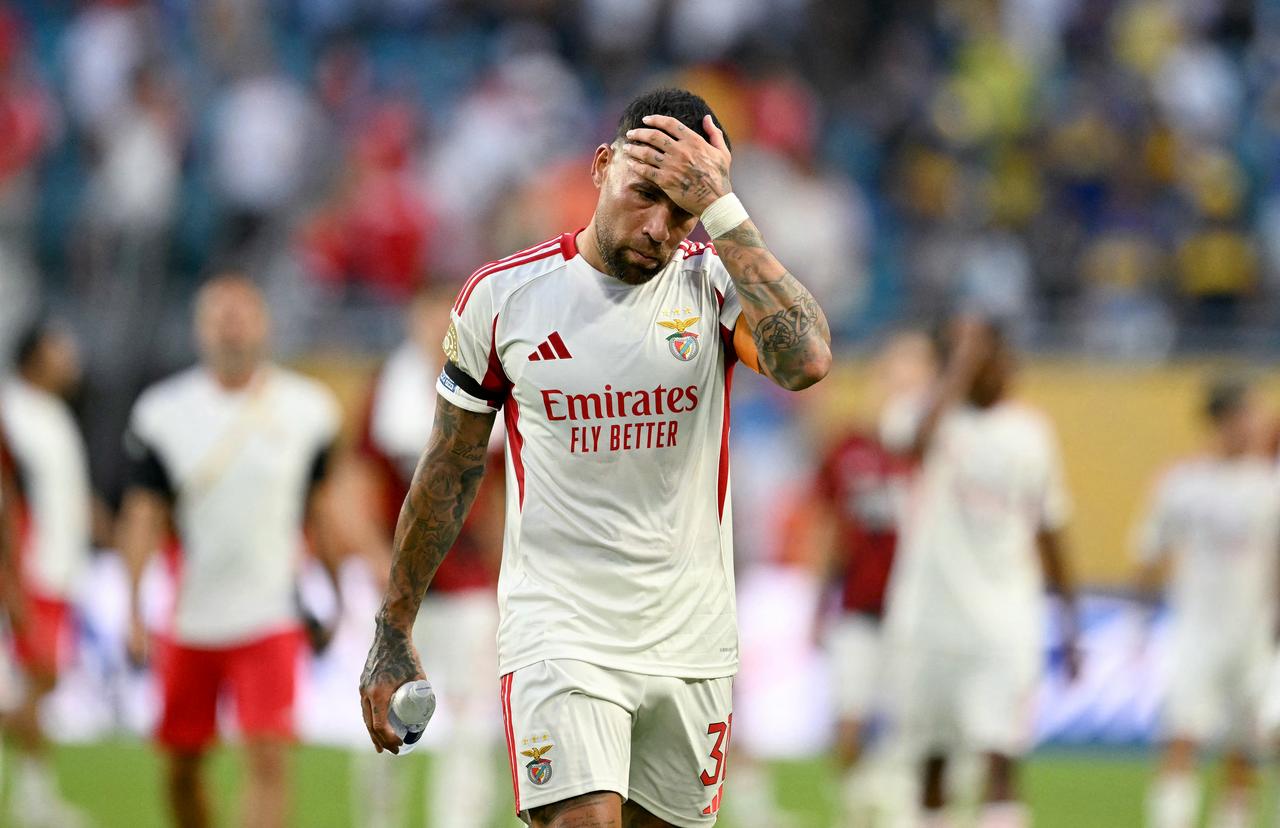 Benficas Argentine defender #30 Nicolas Otamendi leaves the field after the FIFA Club World Cup 2025 Group C football match between Argentinas Boca Juniors and Portugals Benfica at the Hard Rock stadium in Miami on June 16, 2025.  (AFP Photo)