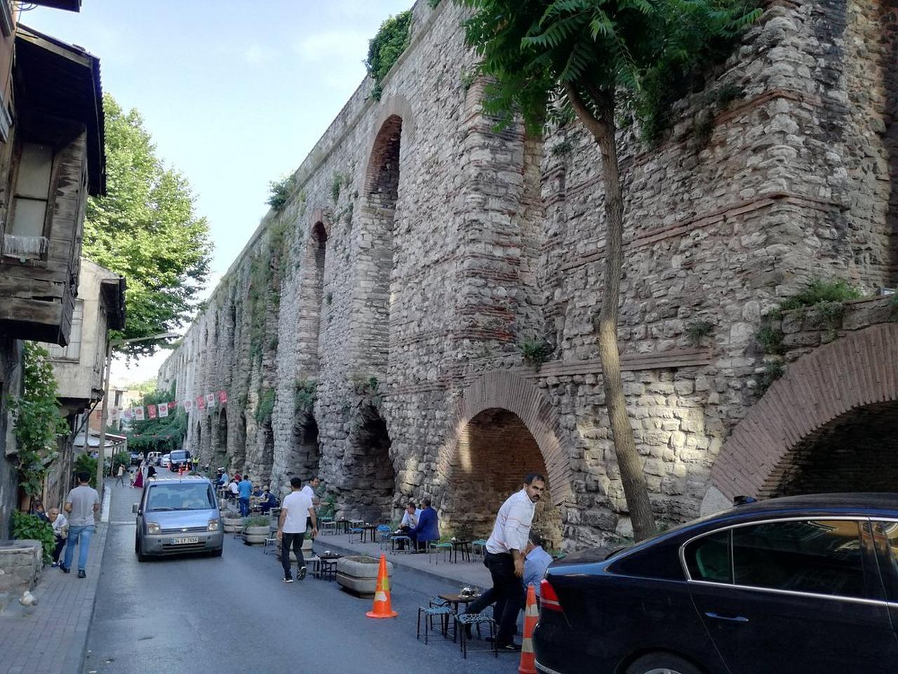 The entrance to the Women’s Bazaar in Fatih, Istanbul, Türkiye, from the Valens Aqueduct, June, 2018. (Photo via Tripadvisor)