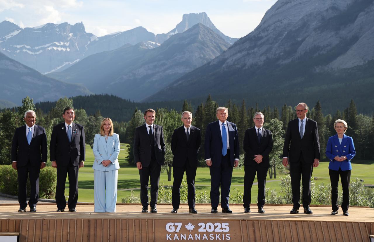 (L-R) European Council President António Costa, Japanese Prime Minister Shigeru Ishiba, Italian Prime Minister Giorgia Meloni, French President Emmanuel Macron, Canadian Prime Minister Mark Carney, US President Donald Trump, British Prime Minister Keir Starmer, German Chancellor Friedrich Merz and European Union President Ursula von der Leyen pose for a family photo during the Group of Seven (G7) Summit at the Kananaskis Country Golf Course in Kananaskis, Alberta, Canada on June 16, 2025. (AFP Photo)