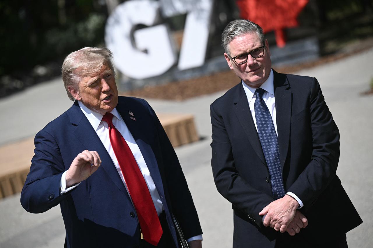 US President Donald Trump (L) and British Prime Minister Keir Starmer speak to reporters after meeting during the Group of Seven (G7) Summit at the Pomeroy Kananaskis Mountain Lodge in Kananaskis, Alberta, Canada on June 16, 2025. (AFP Photo)