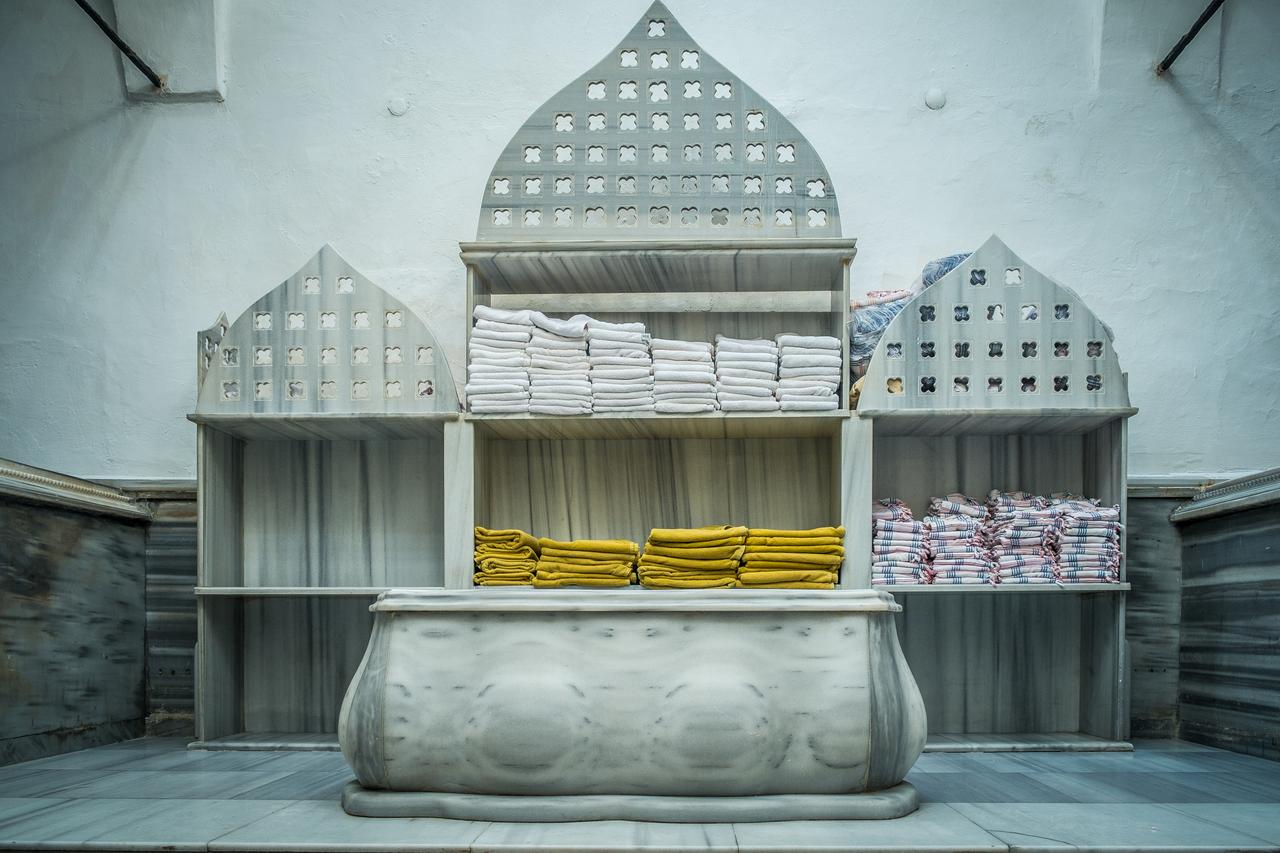 Peshtemals (towels) waiting to be given to guests in a traditional Turkish hamam. (Adobe Stock Photo)