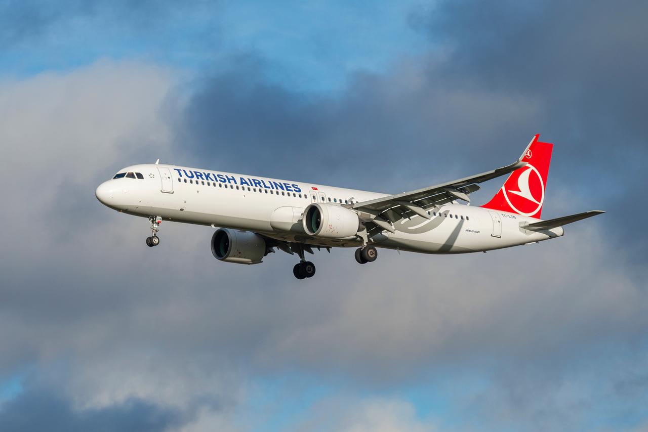 A Turkish Airlines Airbus A321neo descends for landing in Saint Petersburg, Russia, on October 28, 2020. (Adobe Stock Photo)