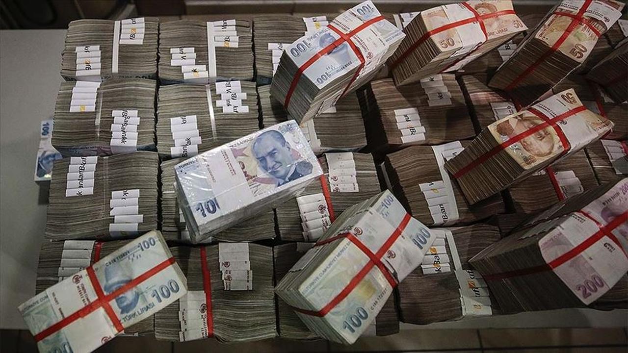 Bundles of Turkish lira banknotes are stacked at a financial institution in Türkiye, accessed on June 18, 2025. (AA Photo)