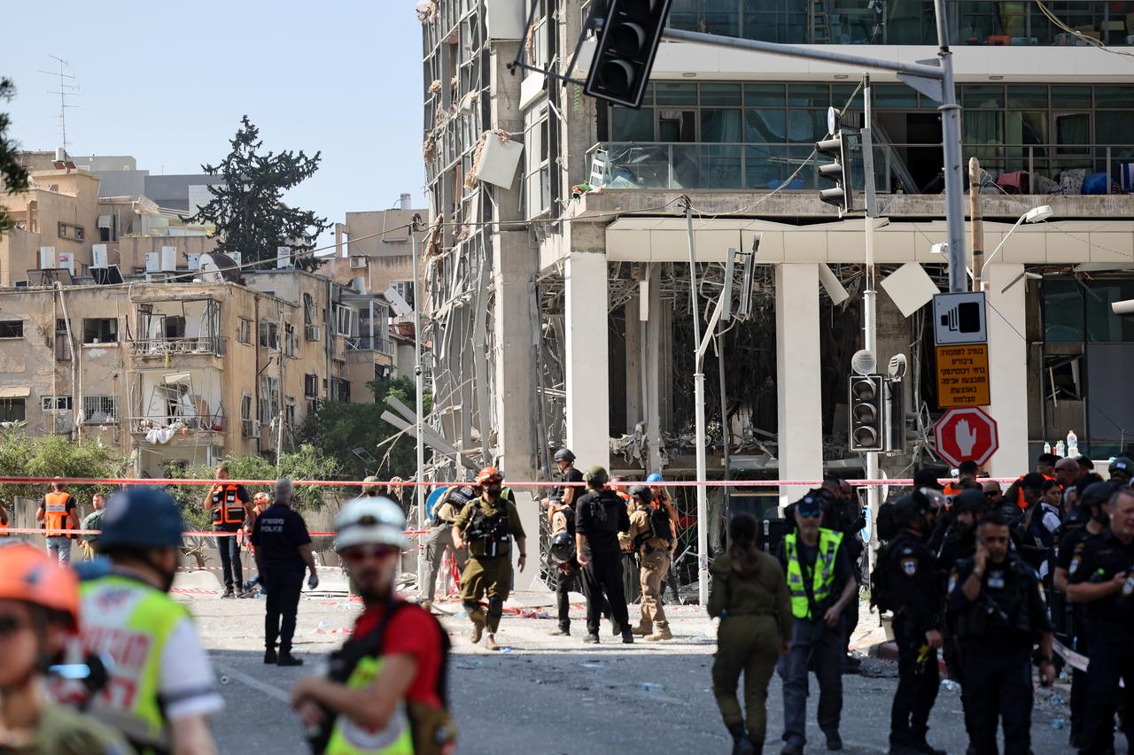 Israeli emergency services work at the area of an Iranian missile attack in Ramat Gan in central Israel on June 19, 2025. (AFP Photo)
