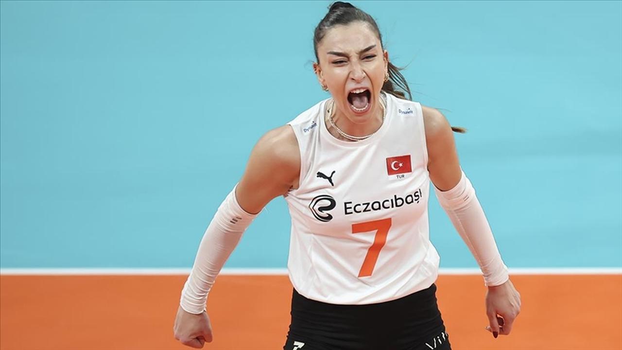 Hande Baladin during a match for Eczacibasi Dynavit. (AA Photo)
