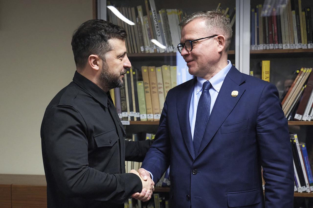 In this handout photograph taken and released by the Ukrainian Presidential Press Service on June 2, 2025, Ukraines President Volodymyr Zelensky (L) shakes hands with Finlands Prime Minister Petteri Orpo during their meeting on the sidelines of the Vilnius Summit in Vilnius, amid the Russian invasion of Ukraine. (Photo by Handout / UKRAINIAN PRESIDENTIAL PRESS SERVICE / AFP) / RESTRICTED TO EDITORIAL USE - MANDATORY CREDIT  AFP PHOTO / UKRAINIAN PRESIDENTIAL PRESS SERVICE  - NO MARKETING NO ADVERTISING CAMPAIGNS - DISTRIBUTED AS A SERVICE TO CLIENTS