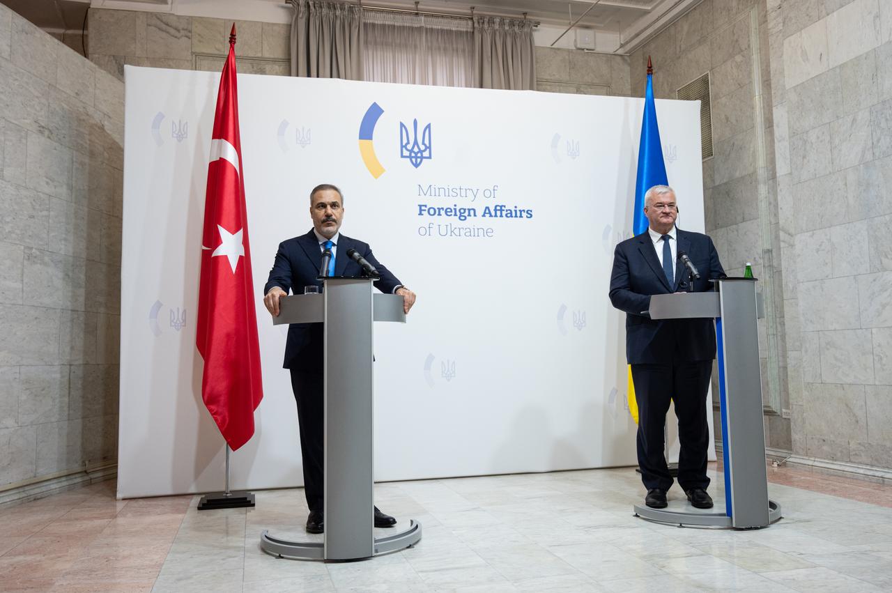 Turkish foreign minister Hakan Fidan (L) and the Ukrainian Foreign Minister Andrii Sybiha (R) are seen at a press conference after their meeting in Kyiv on May 30, 2025. (AA Photo)