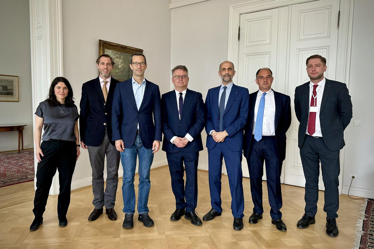 In this handout photograph taken and released by Ukrainian Foreign Ministry on June 2, 2025, Ukraine’s Deputy Foreign Minister Sergiy Kyslytsya (C), member of the Ukrainian delegation Oleksandr Bevz (R) and representatives of Germany, Italy and the UK pose for a photo during their meeting in Istanbul, Türkiye ahead of talks with Russian delegates. (Photo by Handout / UKRAINIAN FOREIGN MINISTRY / AFP)