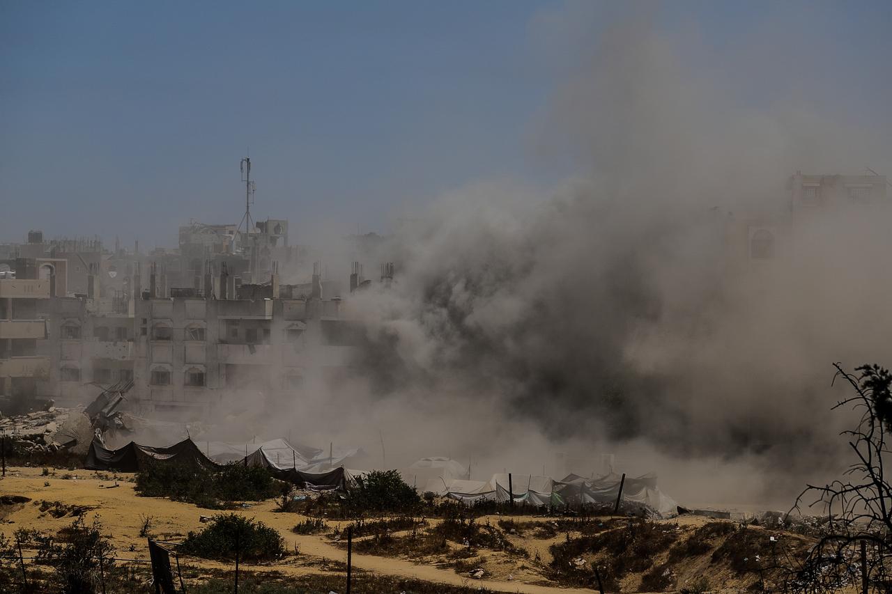 GAZA CITY, GAZA - JUNE 1: Black smoke rises from among the residential area after the Israeli attack on a house in Sheikh Radwan neighborhood in Gaza City, Gaza on June 1, 2025. ( Ramez Habboub - Anadolu Agency )