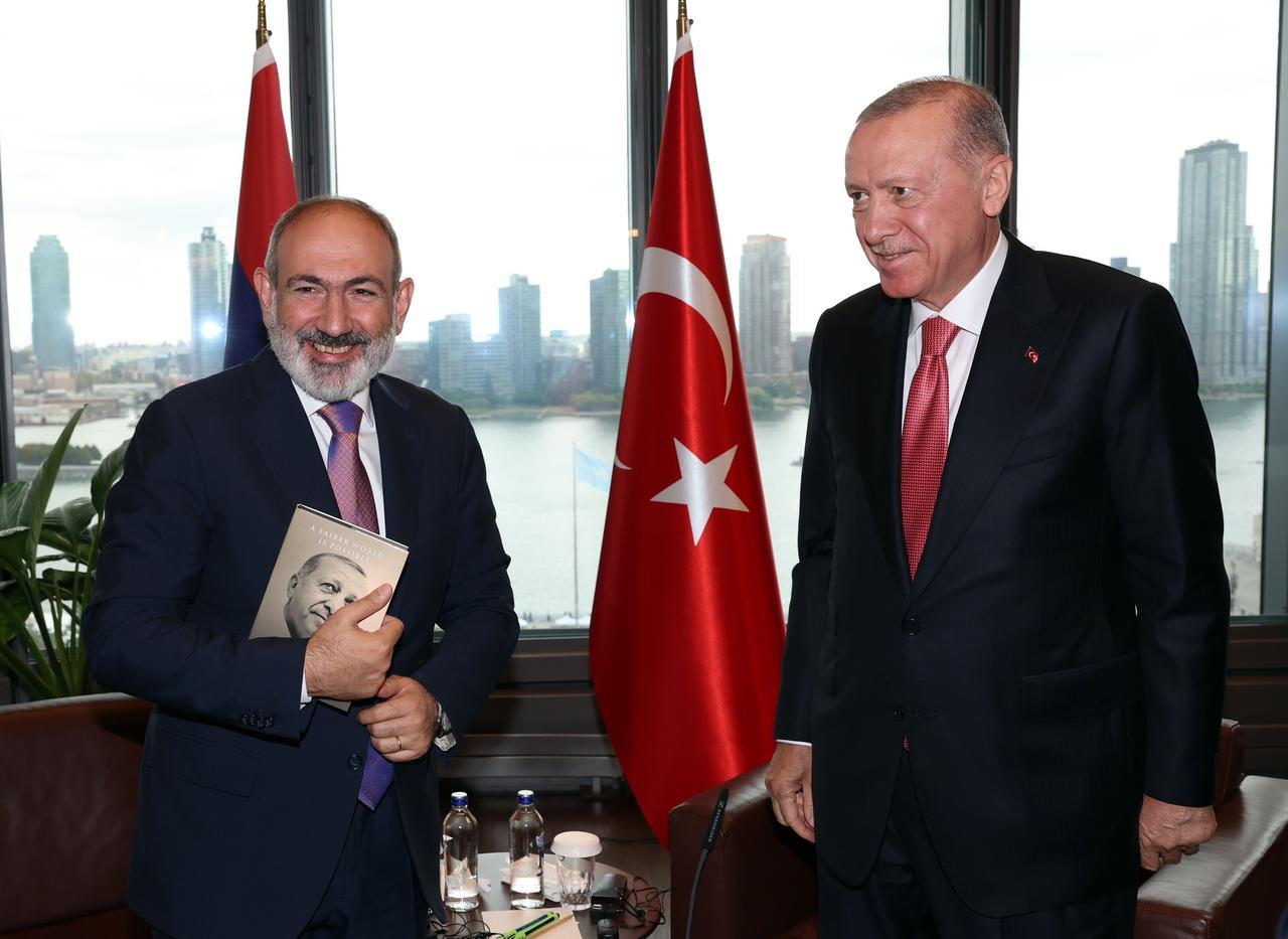 President Erdogan (R), who is in New York for the 79th session of the U.N. General Assembly, receives Armenian PM Nikol Pashinyan (L) at the Turkish House in New York, U.S. on September 24, 2024. (AA Photo)