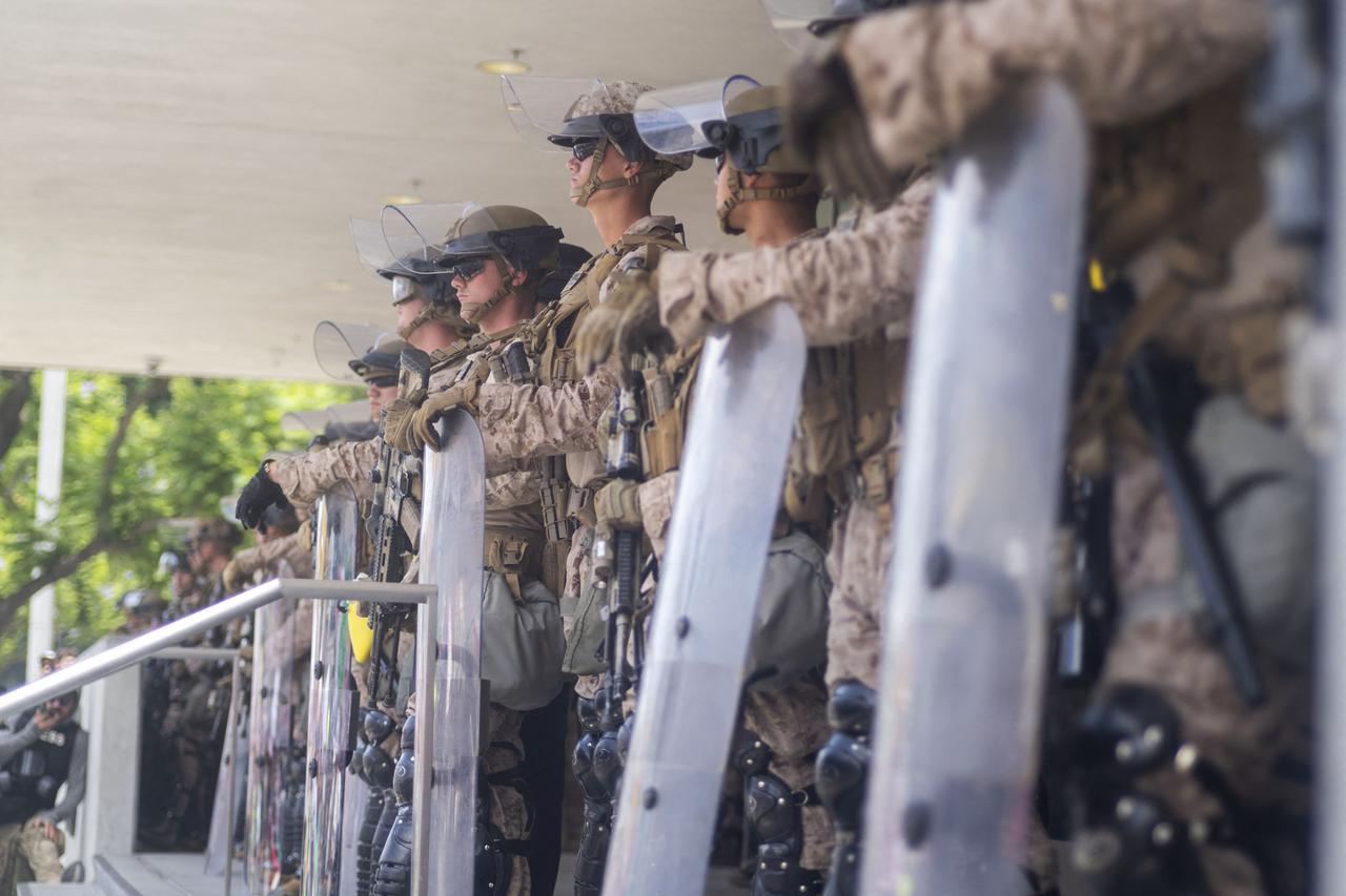 US Marines stand guard outside the Federal Building during a protest against the Trump administration during the "No Kings" national rally in downtown Los Angeles, California, on June 14, 2025. (AFP Photo)