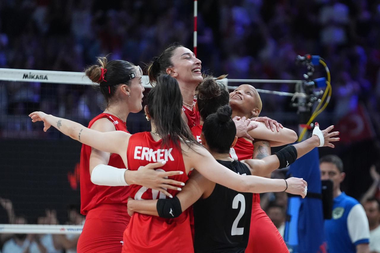 Hande Baladin (R) and Melissa Teresa Vargas (L) of Türkiye celebrate after a score during FIVB Women's Volleyball Nations League match between Türkiye and Dominic Republic in Istanbul, Türkiye on Jun. 18, 2025. (AA Photo)