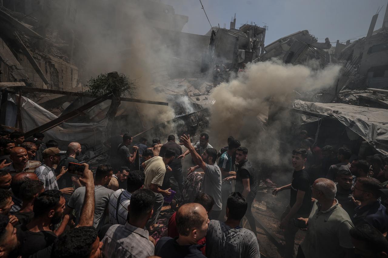 Palestinian residents start search and rescue efforts after the Israeli army targeted a tent used as mobile phone charging point at the Al-Shati Refugee Camp in Gaza City, Gaza on June 19, 2025. (AA Photo)