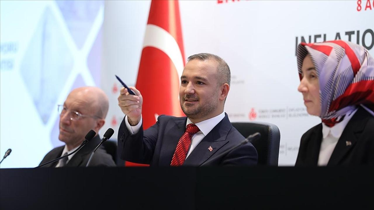 Central Bank of the Republic of Türkiye Governor Fatih Karahan presents the third Inflation Report of 2024 at a press conference held at the CBRT headquarters in Ankara on August 8, 2024. (AA Photo)