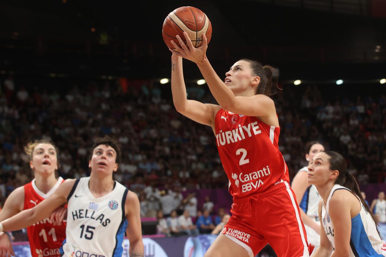 Sevgi Uzun (2) of Türkiye in action during the 2025 FIBA Women’s EuroBasket Group A match against Greece at Peace and Friendship Stadium in Piraeus, Greece, on June 21, 2025. (AA Photo)