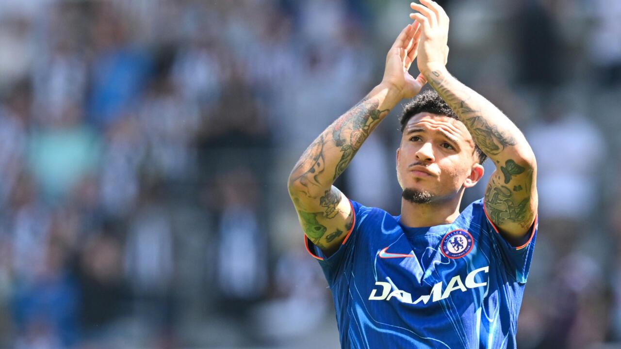 Chelseas English midfielder #19 Jadon Sancho appplauds the fans at the end of the English Premier League football match between Newcastle United and Chelsea at St James Park in Newcastle-upon-Tyne, north east England on May 11, 2025.  (AFP Photo)