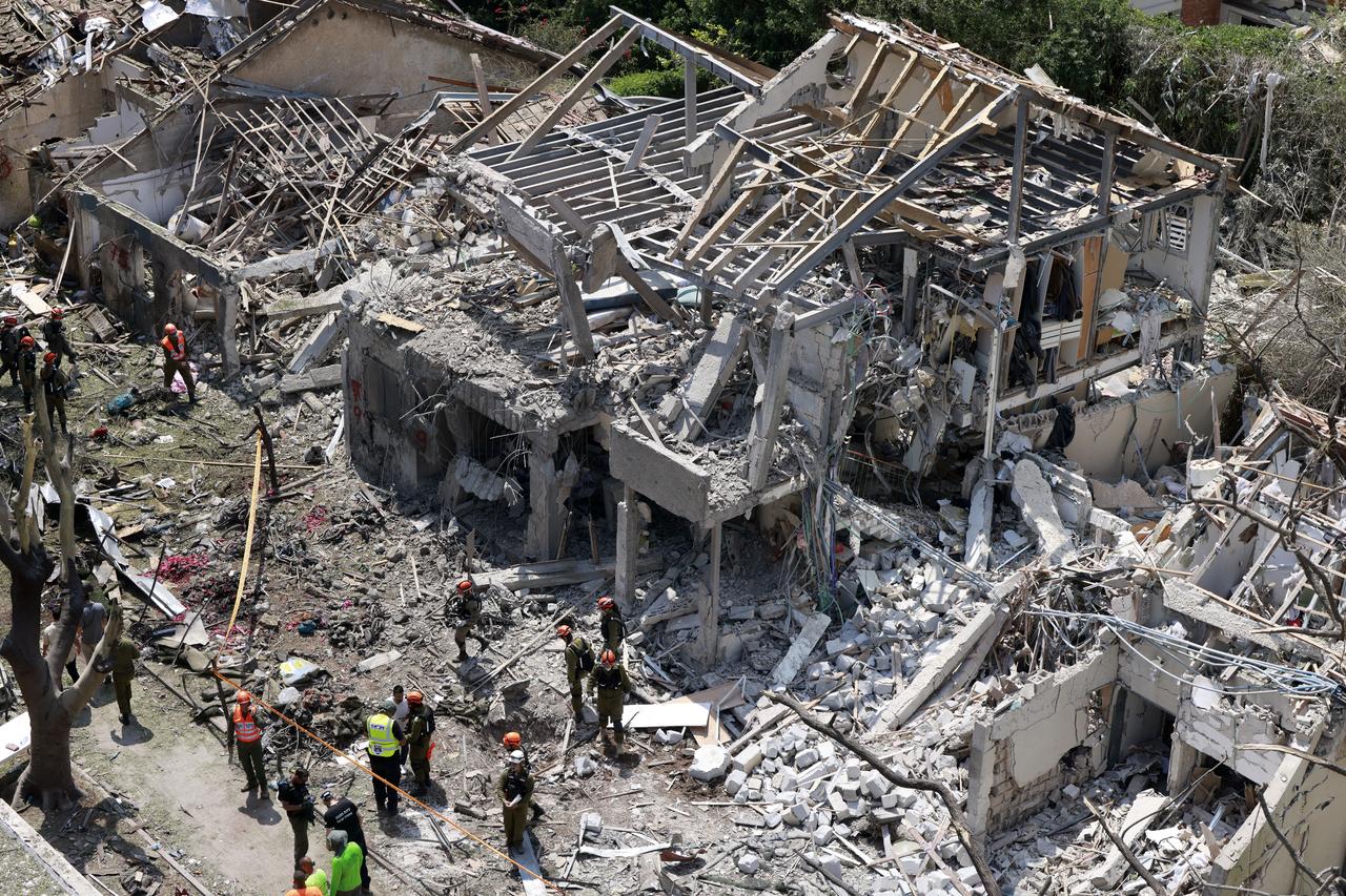 Israeli security forces and first responders gather at the site of an Iranian strike that hit a residential neighbourhood in the Ramat Aviv area in Tel Aviv on June 22, 2025. (AFP Photo)