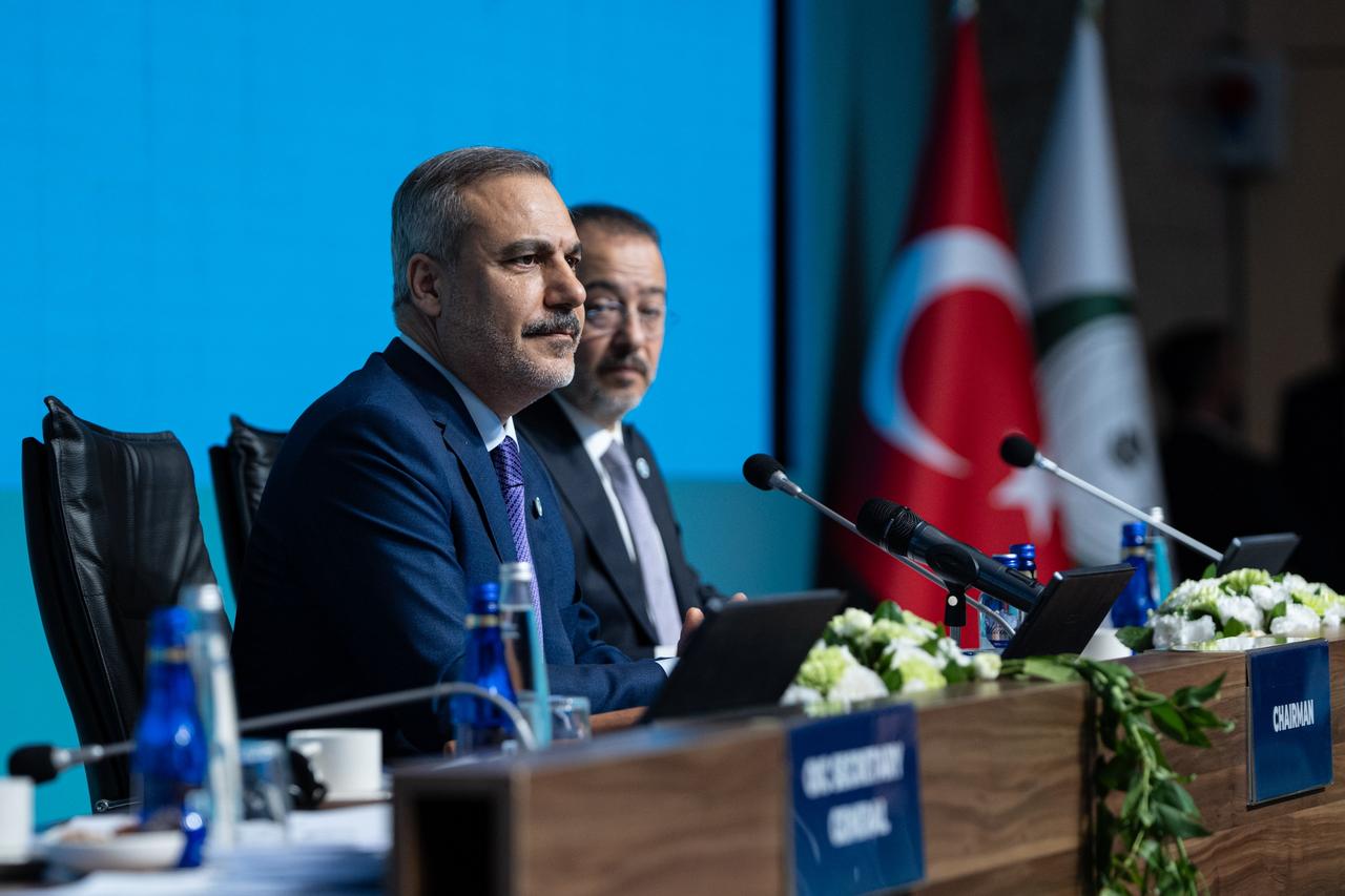 Foreign Minister Hakan Fidan chairs the closing session of the 51st Meeting of the Council of Foreign Ministers of the Organization of Islamic Cooperation (OIC) at Lutfi Kirdar International Convention and Exhibition Center in Istanbul, Türkiye, on June 22, 2025. (AA Photo)