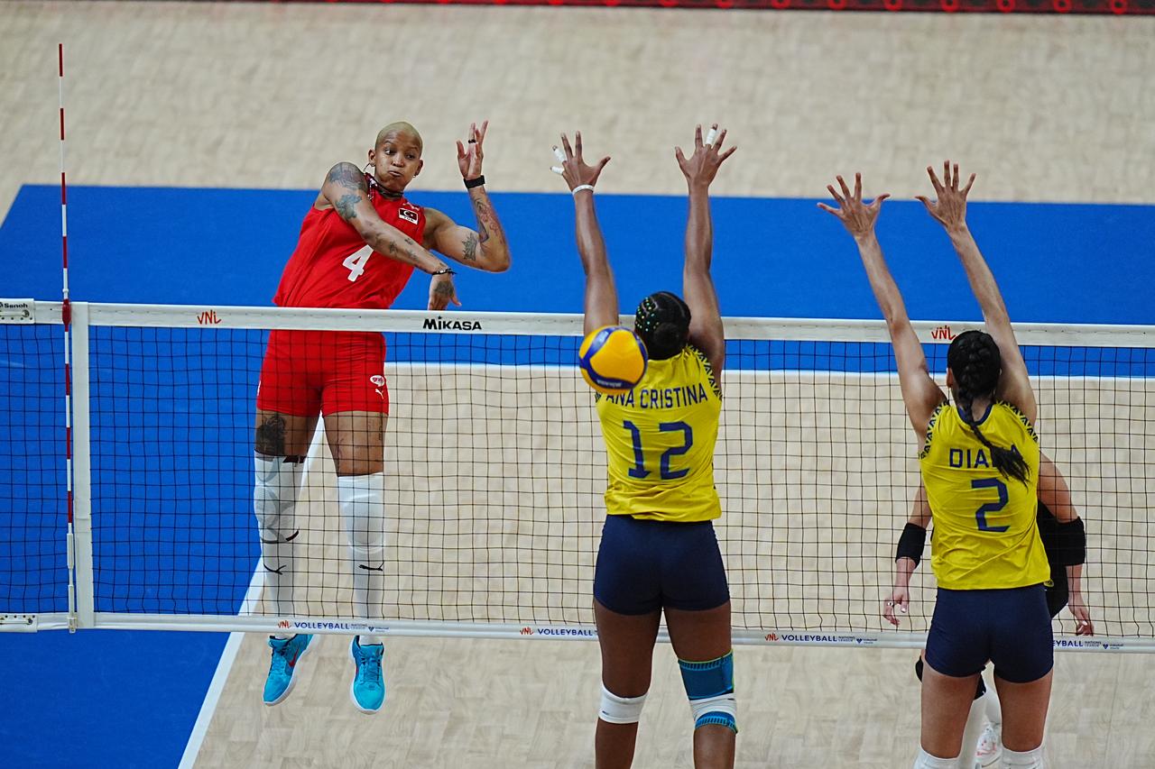 Melissa Teresa Vargas (5) of Turkiye in action against Ana Cristina Menezes Oliveira de Souza (12) of Brazil during FIVB Womens Volleyball Nations League (VNL) 2nd week volleyball match between Turkiye and Brazil at Sinan Erdem Sports Hall in Istanbul, Turkiye on June 22, 2025. (AA Photo)