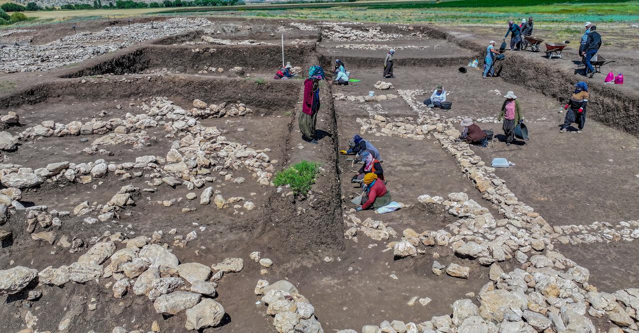 In the Ergani district of Diyarbakir, Türkiye, 32 seasonal female agricultural workers are taking part in the archaeological excavation at the 12,000-year-old site of Cayonu Tepesi, which sheds light on the history of world civilization, June 19, 2025. (AA Photo)