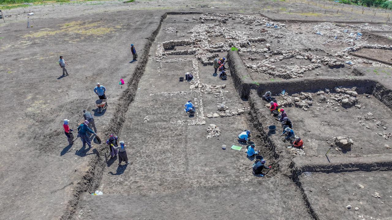 In the Ergani district of Diyarbakir, Türkiye, 32 seasonal female agricultural workers are taking part in the archaeological excavation at the 12,000-year-old site of Cayonu Tepesi, which sheds light on the history of world civilization, June 19, 2025. (AA Photo)