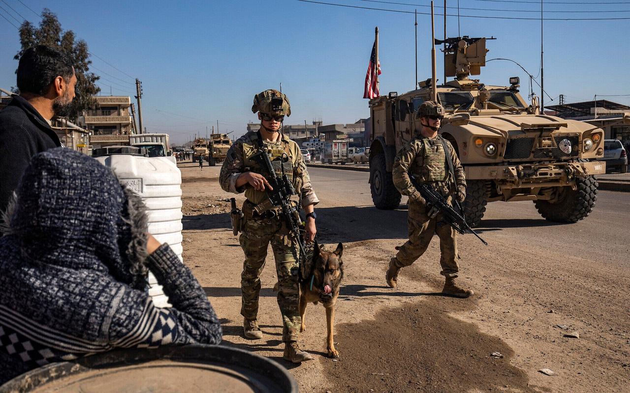 US soldiers patrol in Syrias northeastern city Qamishli, in the Hasakeh province, on January 9, 2025. (AFP Photo)