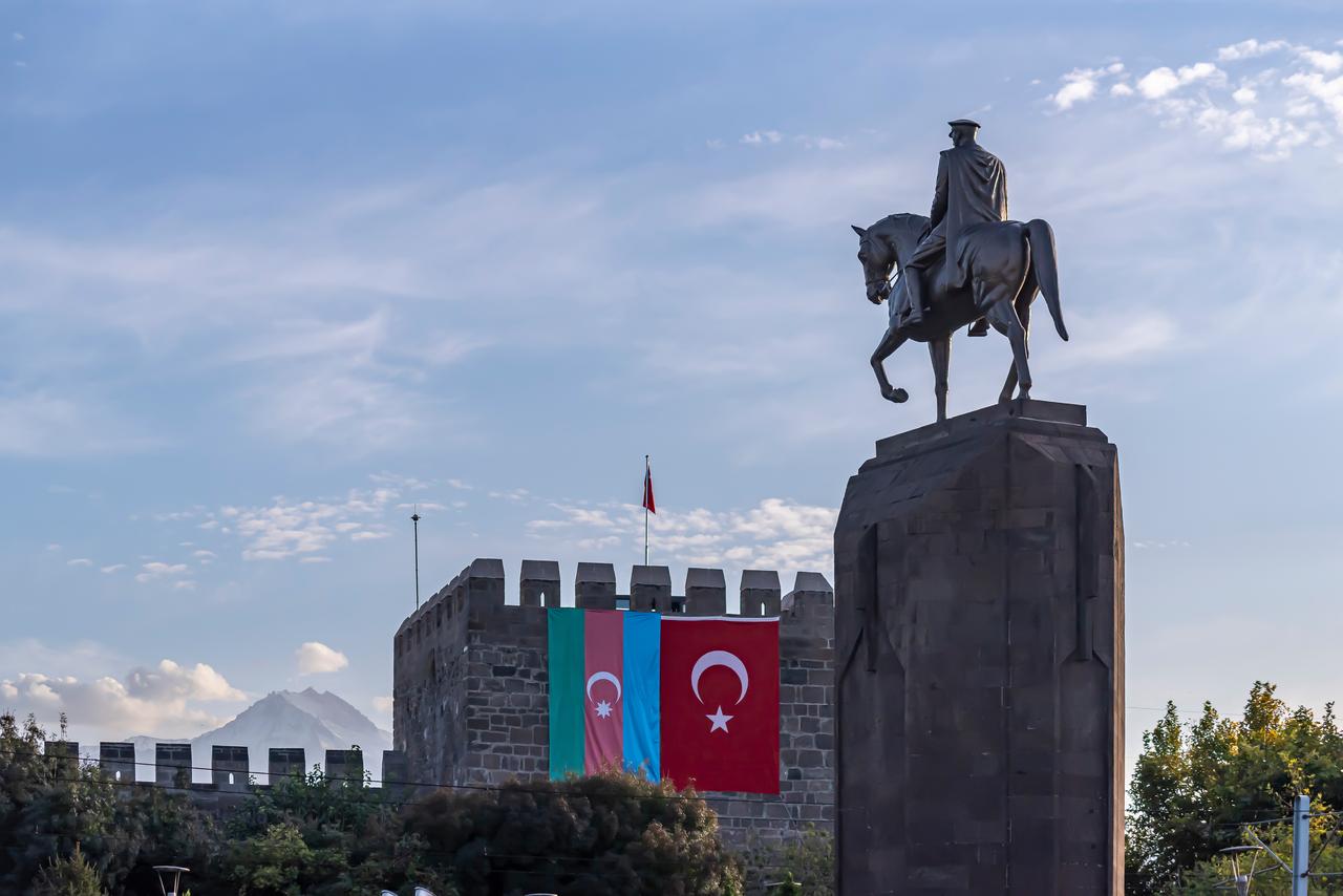 Turkish and Azerbaijani flags wave on the walls of the castle located in Kayseri, Türkiye. (Adobe Stock Photo)