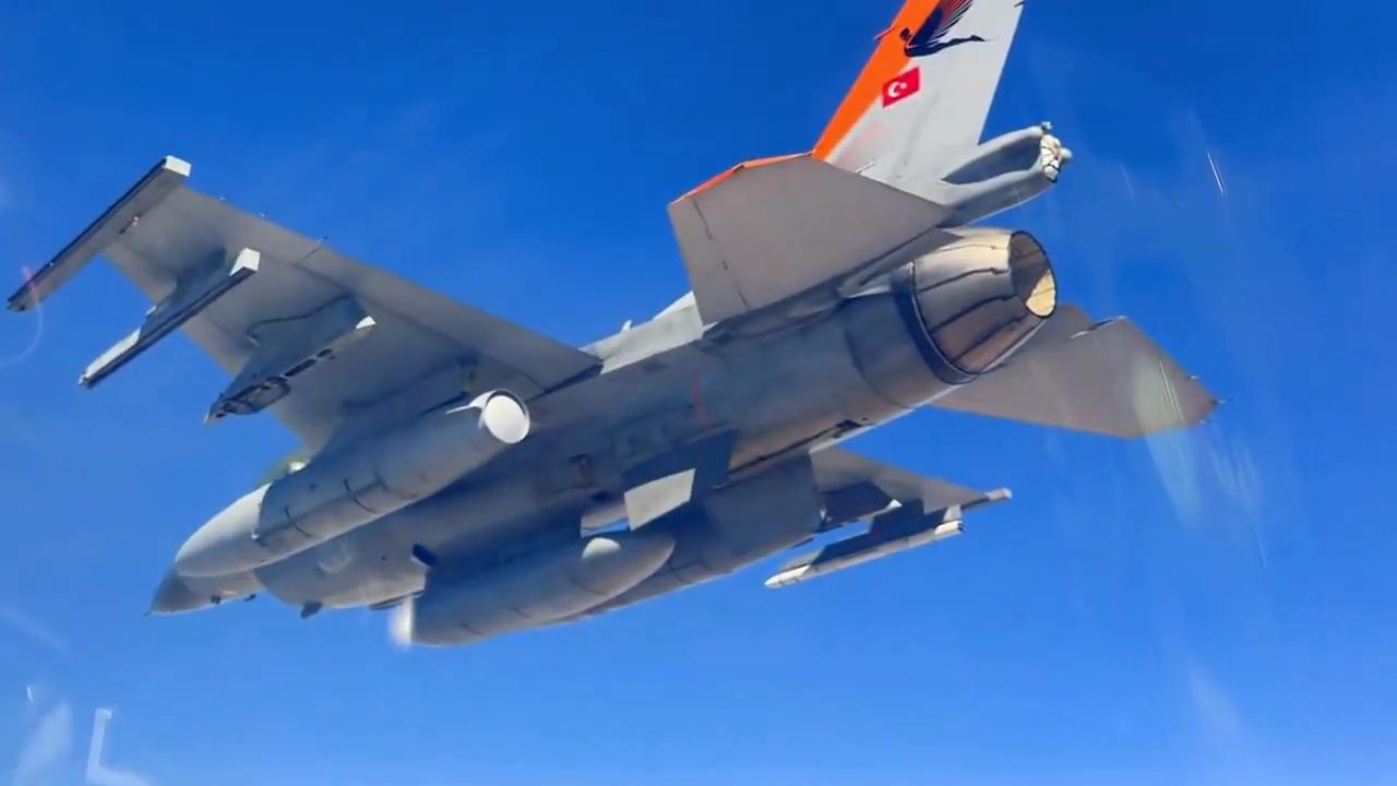 F-16 EDPOD mounted on the external pod similar to the 300-gallon external fuel tank carried beneath the F-16 fuselage, can be seen during the video released on Apr 11, 2025. (Screengrab photo via X / @mfatihkacir)