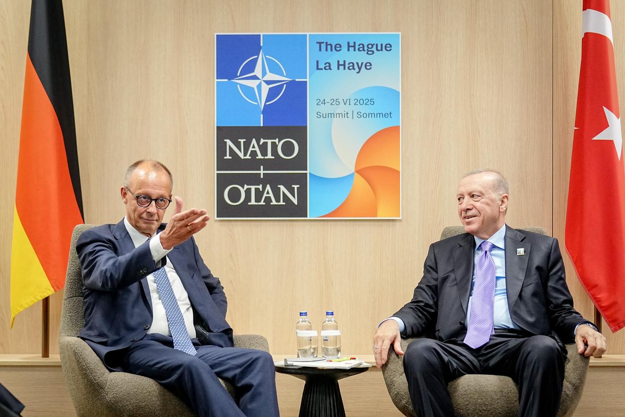 German Chancellor Friedrich Merz (L) and President Recep Tayyip Erdogan pose prior to their meeting on the sideline of the North Atlantic Treaty Organization (NATO) summit in The Hague, on June 25, 2025. (AFP Photo)