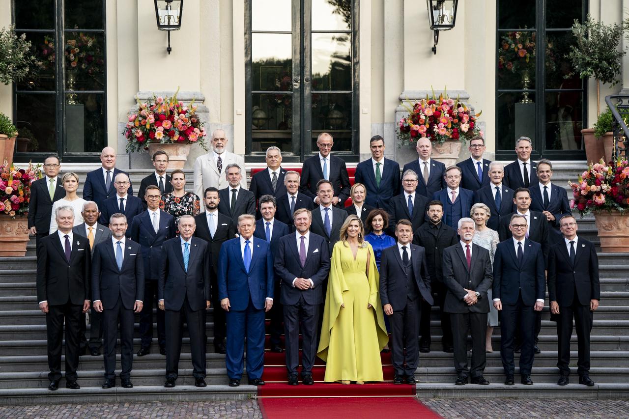 NATO country leader, President Recep Tayyip Erdogan (3rdL), US President Donald Trump (4thL), Frances President Emmanuel Macron (4thR), NATO Secretary General Mark Rutte (Rear C) pose with King Willem-Alexander (C-L) and Queen Maxima (C-R) of the Netherlands for a family photo at the Huis ten Bosch Royal Palace during a NATO Heads of State and Government summit in The Hague, on June 24, 2025. (AFP Photo)